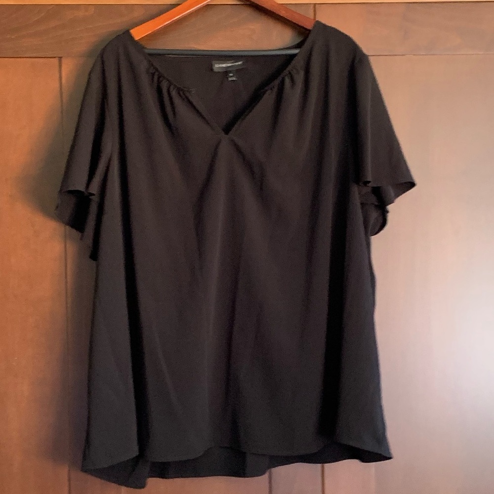 Black shirt sleeved lightweight blouse